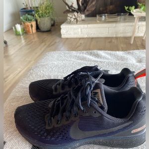 Nike Shield black blue navy ombré with orange tag. US size 7.5